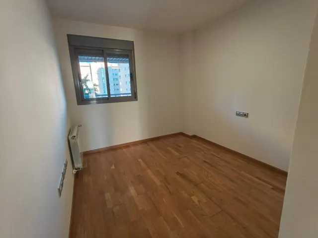 Piso de 121 m2 con dos grandes terrazas, piscina, garaje y trastero en avenida de la ilustración — 21