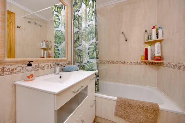 Bungalow de dos dormitorios y piscina comunitaria en Orihuela Costa — 15