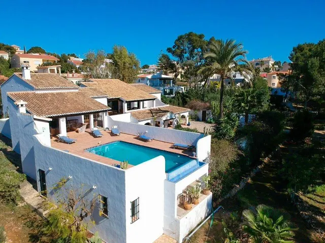 ✓Villa Amplia de Estilo Rústico con Piscina en Calpe, Costa Blanca. — 22