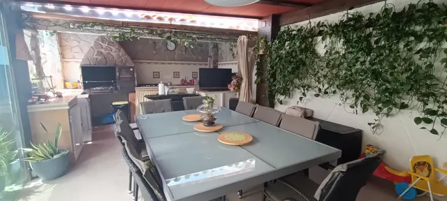 CASA DE 3 PLANTAS CON GARAJE Y PISCINA PRIVADA — 19