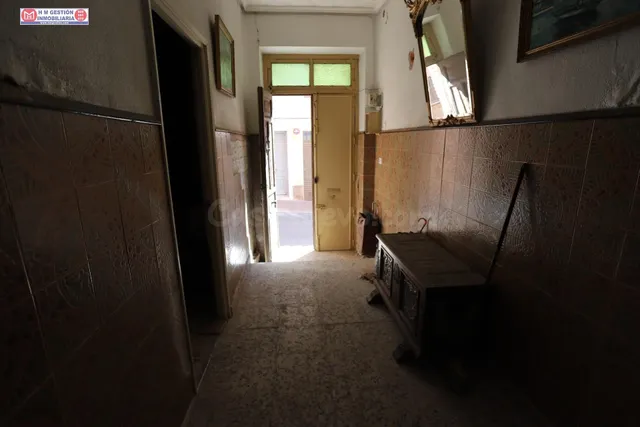 CASA PARA REFORMA ÍNTEGRA O DERRIBO UBICADA JUNTO A C/ EMILI - foto 5