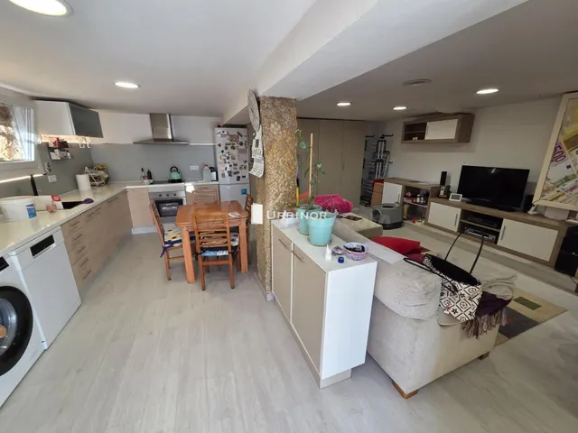 # CASA reformada, muy luminosa, con amplio patio. Próxima a  - foto 5