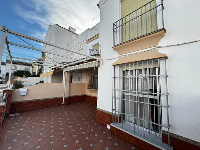 Excepcional Casa con Porche y Patio en Zona Alameda! - foto 2