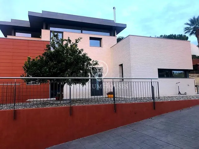 Casa independiente con piscina a la venta en Mas D'en Serra - foto 2