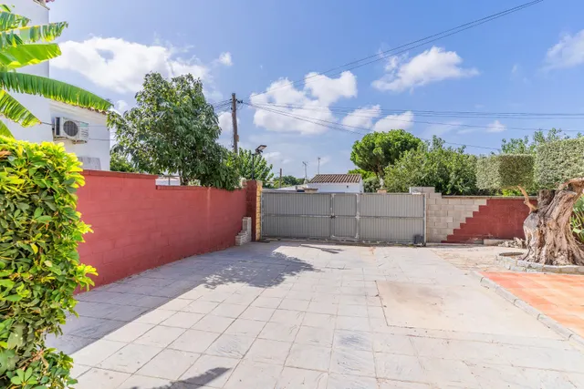 VENTA DE CHALET EN VENTA EN LAS DEHESILLAS — 27