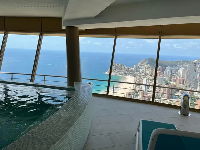 Se vende preciosos apartamento en Poniente con 2 dormitorios, 1 baño, parking y trastero — 27