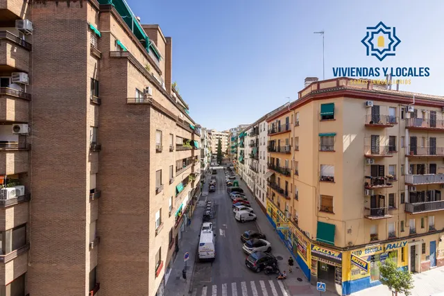Piso para reformar junto a Plaza Einstein – 3 dormitorios y vistas despejadas — 30