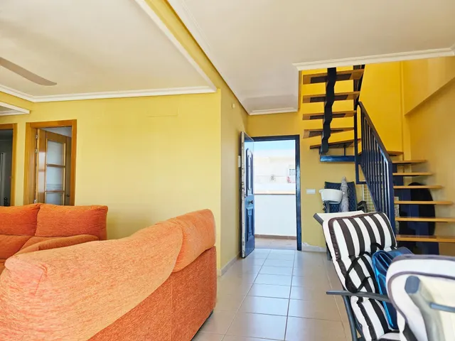 Ático dúplex en dénia: dos terrazas, vistas al mar y una urbanización para disfrutar todo el año — 6