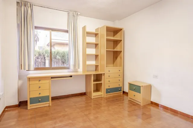 chalet independiente con la mejor parcela en la prestigiosa  urbanización de el serrallo — 46