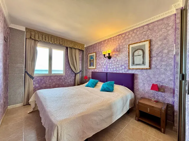Apartamento en primera línea de playa de Gandia en residencial con piscina comunitaria, garaje y trastero. — 24