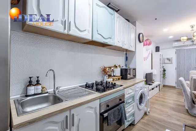 Local adaptado a vivienda en el Zaidin. — 8