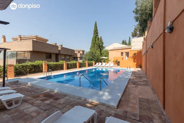 Exclusivo piso señorial con terraza en el Paseo del Salón (Cuesta de Escoriaza), con cochera y trastero. — 48