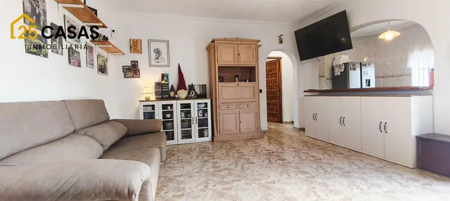 Chalet independiente con piscina y gran parcela en La Marina — 9
