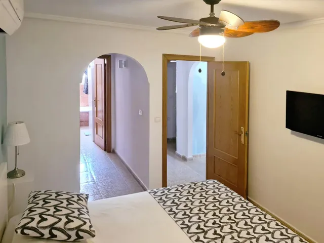 Encantadora villa con piscina privada, jardín y solárium en Monte y Mar, Gran Alacant — 26