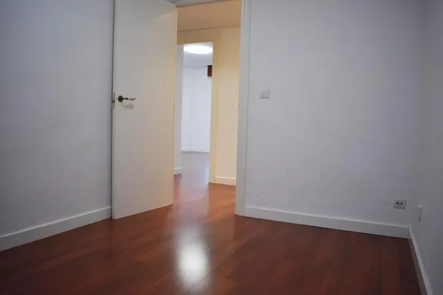 Alquiler piso 3 dormitorios, terraza, garaje y trastero en Av. Pablo Gargallo. — 18