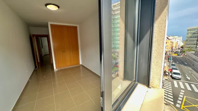 Piso exterior de 3 dormitorios y 2 baños con garaje y trastero en Avenida Buenos Aires. — 21