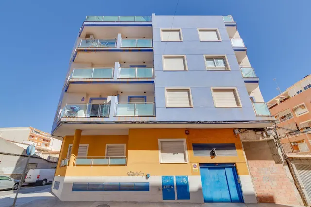 ÁTICO CON TERRAZA DE 32 M2 Y PLAZA DE GARAJE — 32