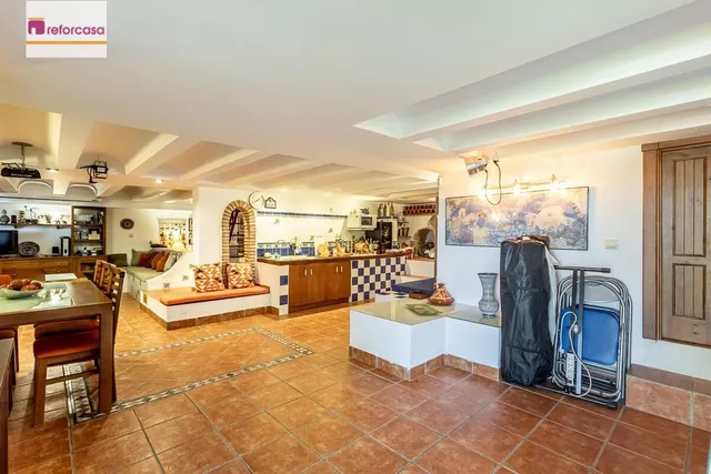 CASA PAREADA EN LA ZUBIA CON PISCINA, ZONA DE BARBACOA Y JARDÍN — 36