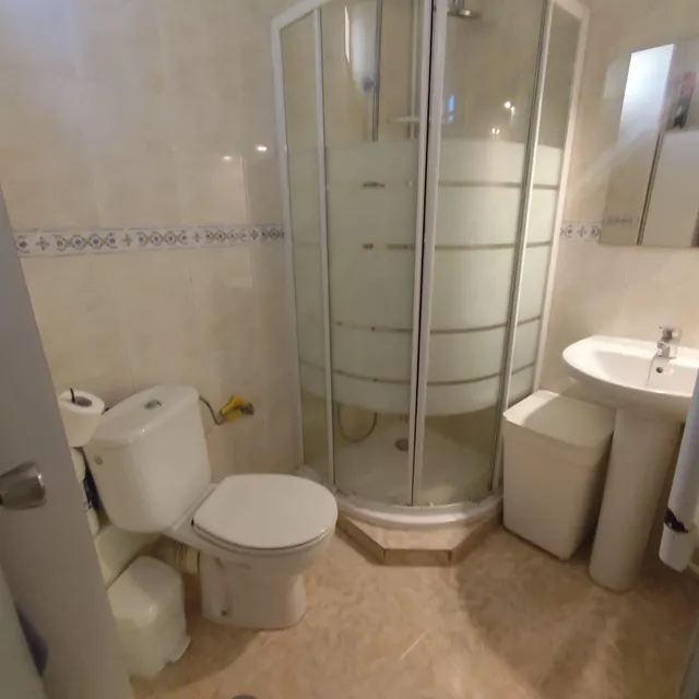 AMPLIO PISO DE 3 DORMITORIOS — 18