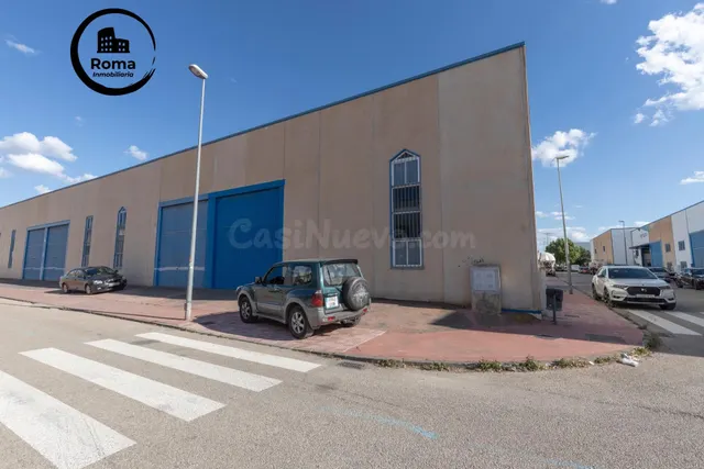 ¡Oportunidad única en Cijuela! Nave industrial lista para em