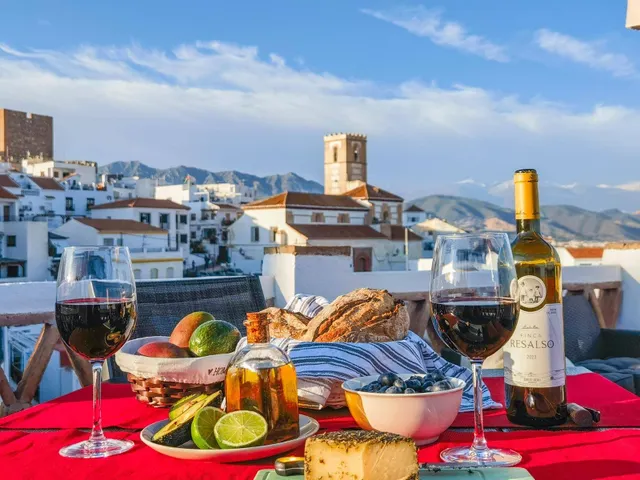 El mar desde la cocina, el pueblo a tus pies — 7