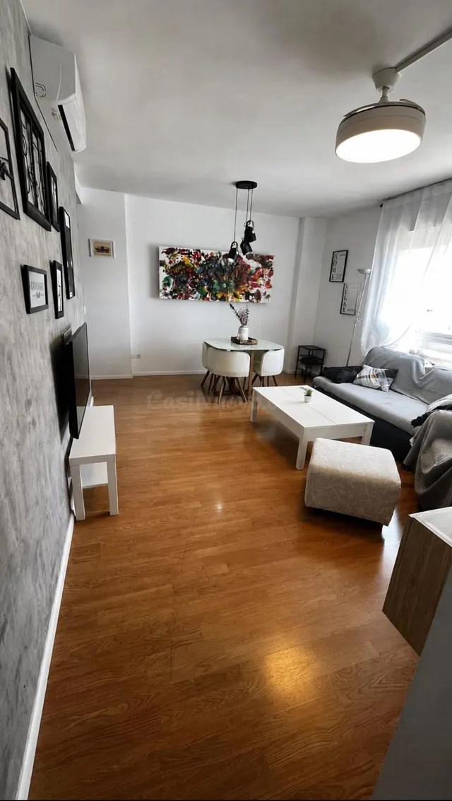 Amplio Piso Seminuevo con Vistas y Servicios en Urbanización - foto 3