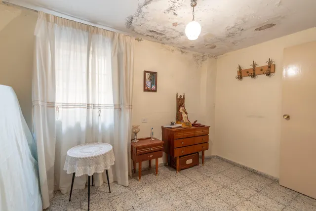 BONITA CASA PARA REFORMAR — 16