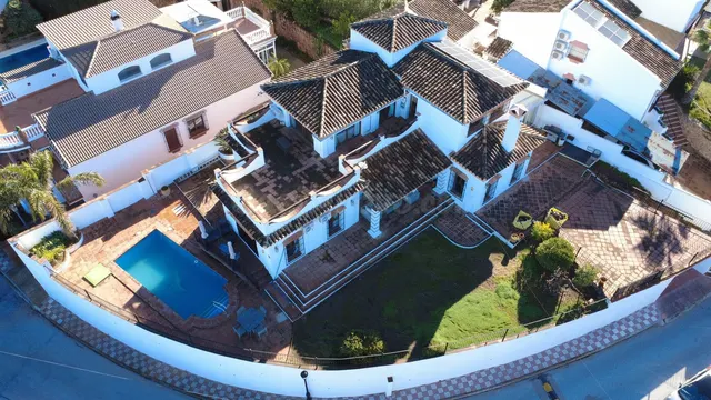 Chalet 4 habitaciones 293m² en venta - Costa del Sol — 4