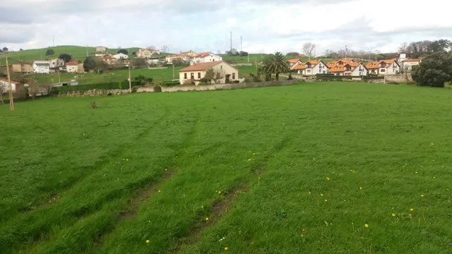 PARCELA URBANA EN ENTORNO NATURAL Y A 2 KILOMETROS  DE LA PLAYA. — 7