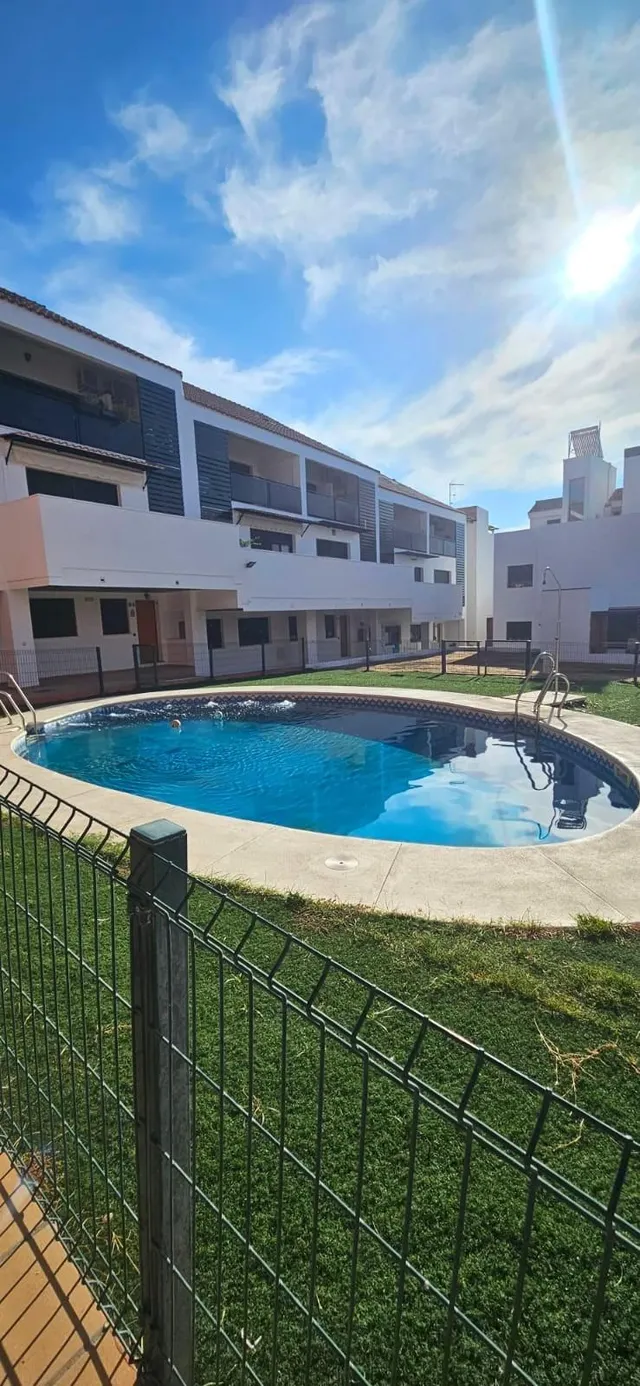 Casa en venta en Guillena con garaje, piscina comunitaria y 
