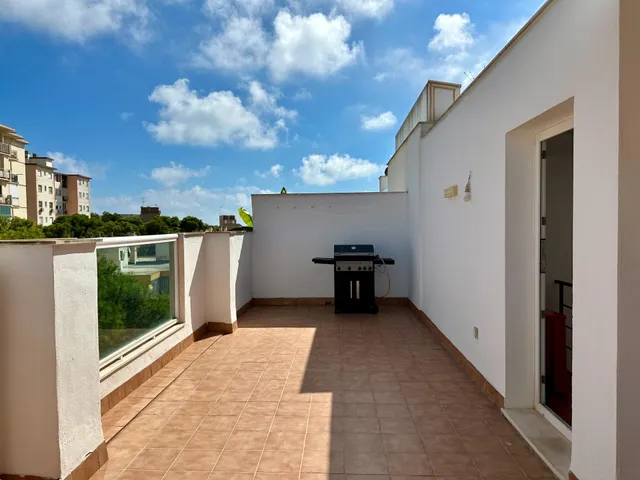 Ático dúplex reformado con amplia terraza en la zona de El Calvario, Torremolinos — 24