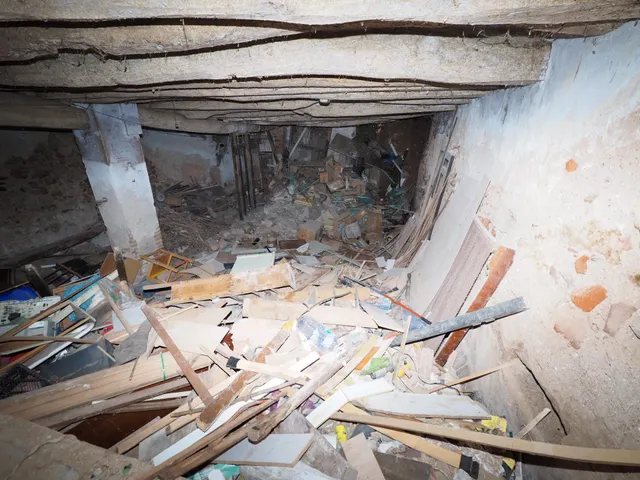 SE VENDE CASA INDEPENDIENTE EN SANT QUINTI DE MEDIONA — 23