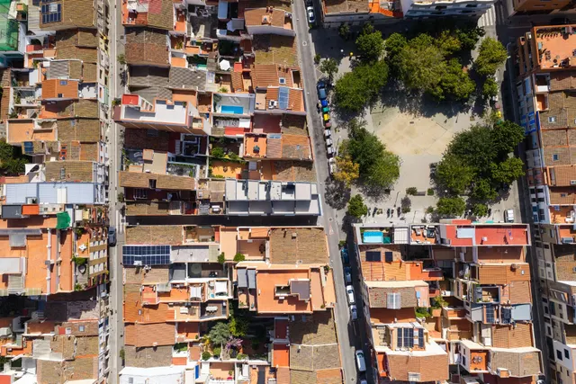 Vivienda reformada a estrenar con 3 estancias, terraza privada y espacio polivalente en Badalona — 28