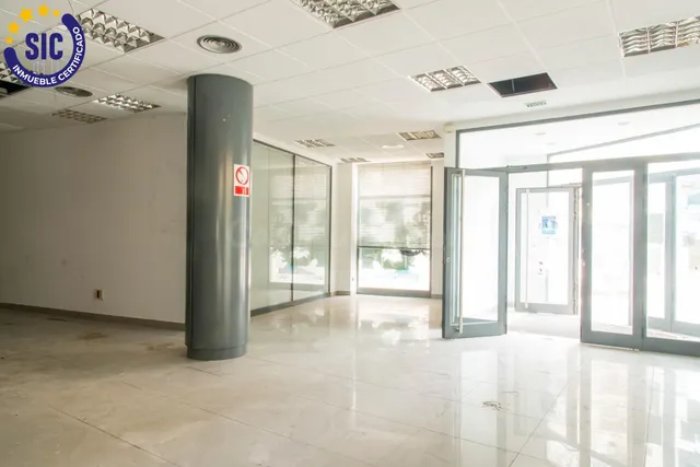 🔝 Amplio Local Comercial en Venta en Zona Estratégica – 450  - foto 3