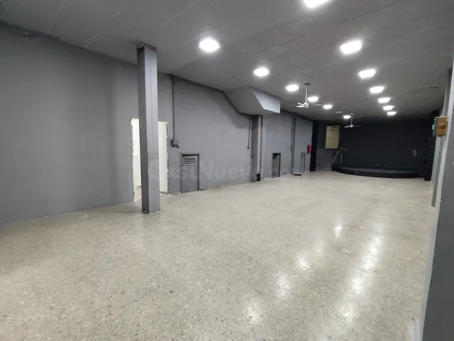 Local comercial 338m² en alquiler - La Petxina