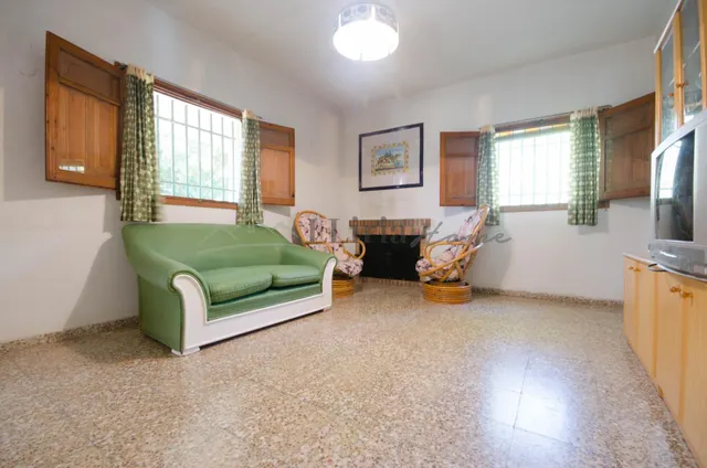 Ref. 04405.- EXCLUSIVA.- Chalet independiente con piscina en Urb. Camp Llíria. — 13