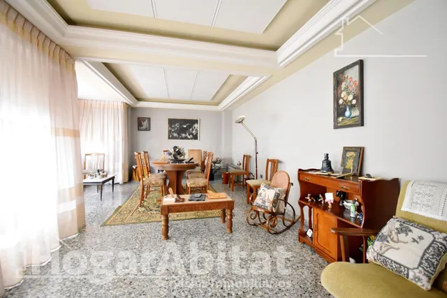 ¡MAGNÍFICA CASA! LUMINOSA CON GARAJE Y TERRAZA, CERCA DEL CE - foto 2