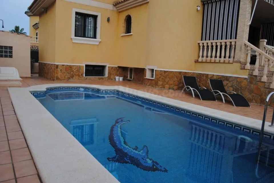 Casa 4 habitaciones 331m² en venta - PAU 26