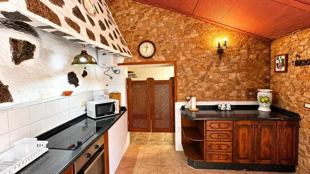 Finca exclusiva en Vilaflor · 2 viviendas, viñedo, bodega y piscina — 41