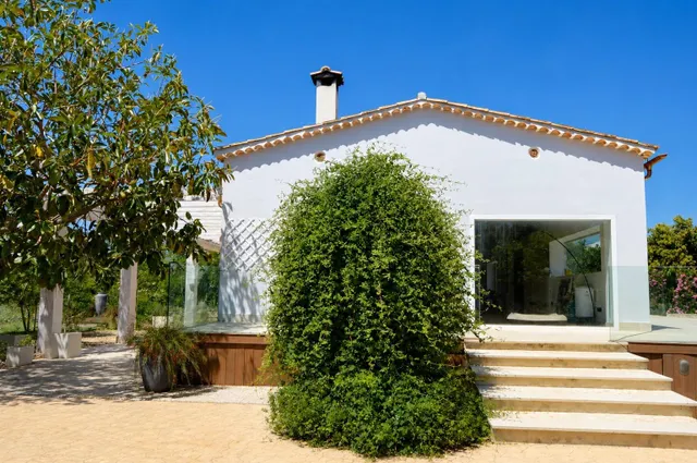 Casa unifamiliar con un jardín de ensueño — 31