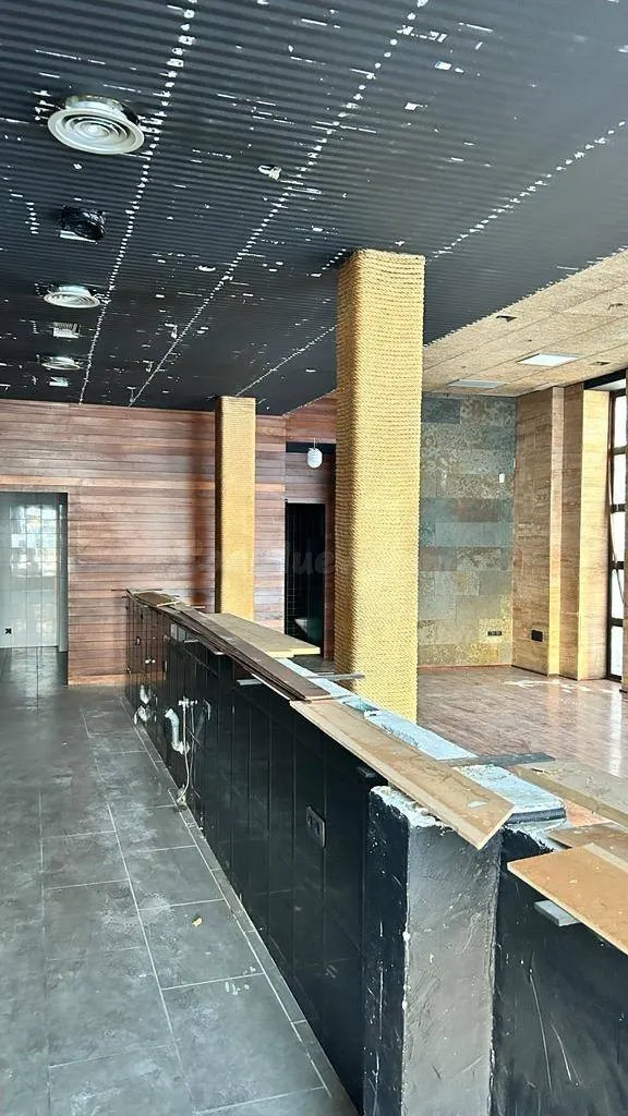 LOCAL COMERCIAL EN TORREAGUERA. — 4