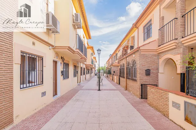 OPORTUNIDAD EN VENTA DE CASA ADOSADA DE 3 DORMITORIOS EN VEGAS DEL GENIL — 28