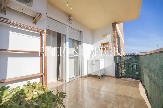 PISO EN VENTA CON TERRAZA Y ASCENSOR EN CALLE MADRID - foto 2