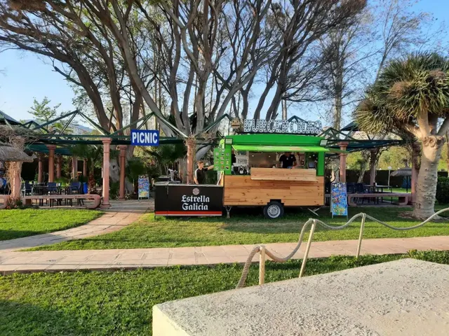 OPORTUNIDAD EN BENALBEACH — 38