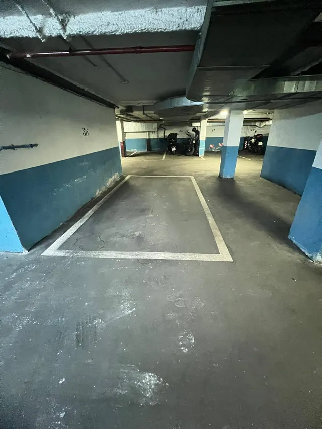 ¡Oportunidad única! Se vende plaza de garaje y de fácil maniobra con excelente ubicación — 12