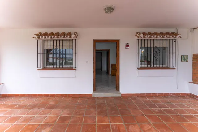 Exclusivo Chalet en Alhaurín el Grande con Piscina y Amplias Vistas — 6
