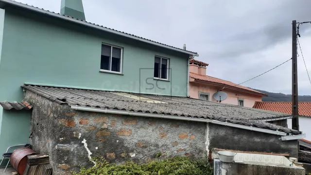 CASA ADOSADA CON FINCA EN DONIÑOS - foto 3