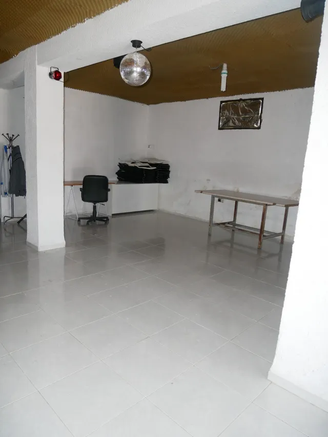 Se venden naves con parcela de 2.868 m2 en Senda De los Garres — 32