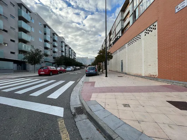 Local en venta en Valdespartera, Calle Mi Tío. — 25
