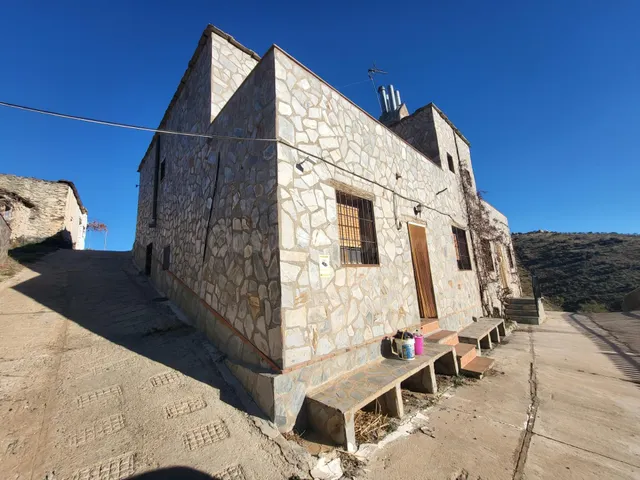 SE VENDE 2 VIVIENDAS CON 7 habitaciones Y 2 BAÑOS EN EL PARQ